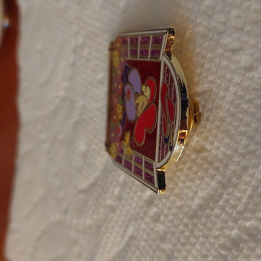 Red Hat Society Brooch - Picture 4 of 5
